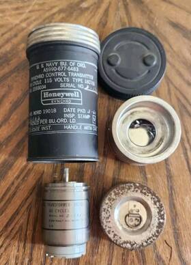A5990-677-6483 Honeywell 1961 U.s. Navy Synchro Control Transmitter In Canister