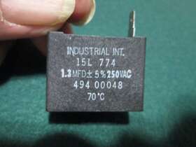 15l-774 Industrial Int. 15l 772 Capacitor 1.3 Mfd /-5% 250v Ac 494 00048