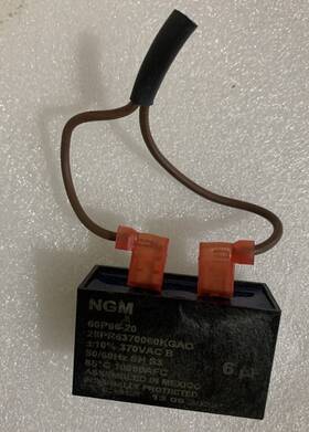 28pr6370060kgaocapacitor Ngm 28erf300150kble 15uf /-10% 370 Vac B 50/60hz Used