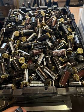 57kg4m Nippon Chemi-con Electrolytic Capacitors 5 Lbs Wholesale 200v 470uf 63v Ect