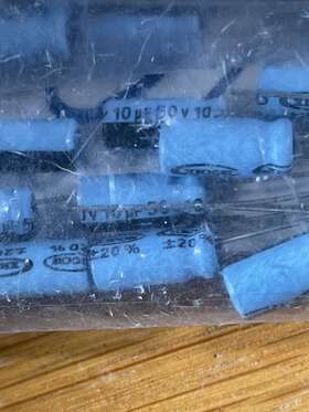 Xrl50v10-rc Xicon A Lot Of 25 Axial Leads Capacitors 10 Uf 50 V. P/n