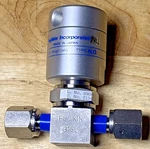 Fujikin Incorporated O.p. 3.5-5KGF/CMG (0.34-0.49MPA) 316L. Fixed Price $55.00.